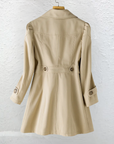 Gavryxa - Vrouwelijke vintage trenchcoat met getailleerde snit voor het midden van het seizoen