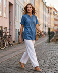 Kynessa - Lichte denim tuniek voor dames met korte mouwen en V-hals