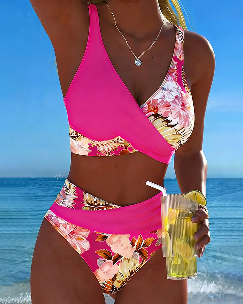 Bikini met contrasterend bloemenpatroon – verdeeld ontwerp