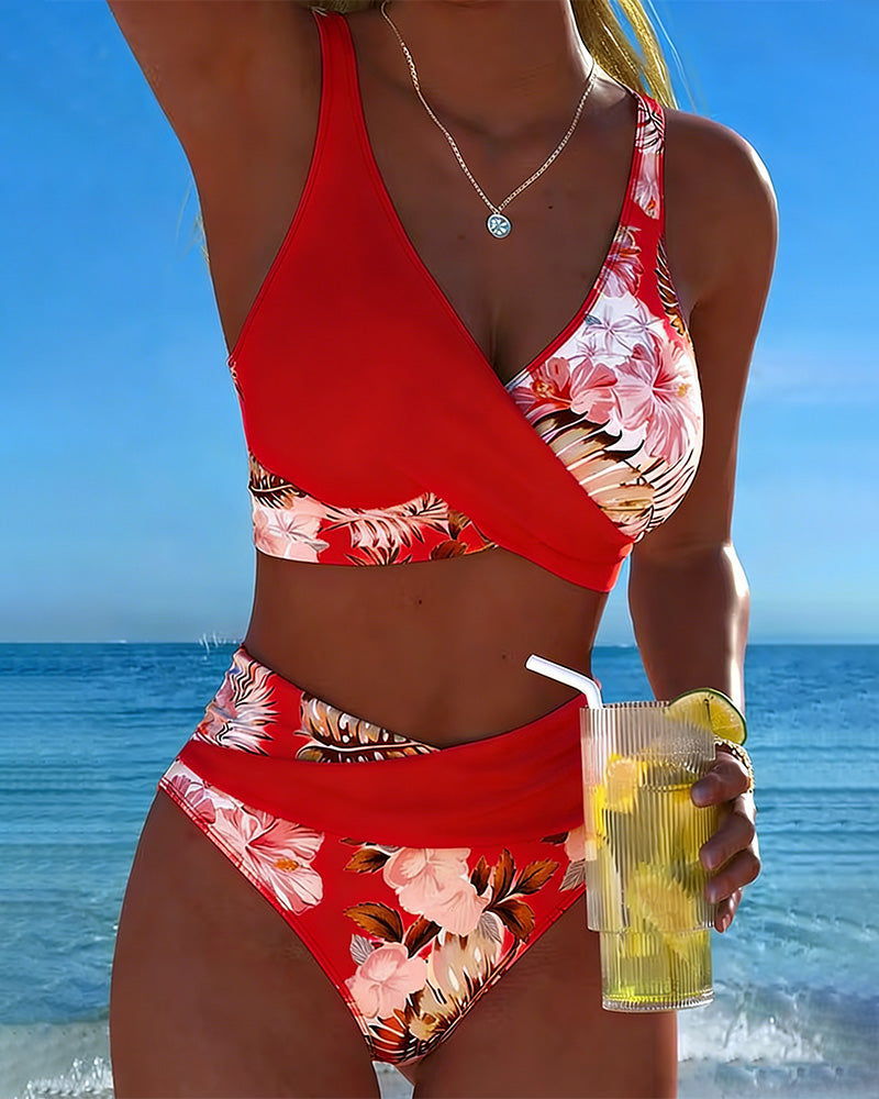 Bikini met contrasterend bloemenpatroon – verdeeld ontwerp