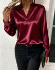 Mariselora - Elegante Satijnen Blouse met Vrouwelijke Drapé Hals