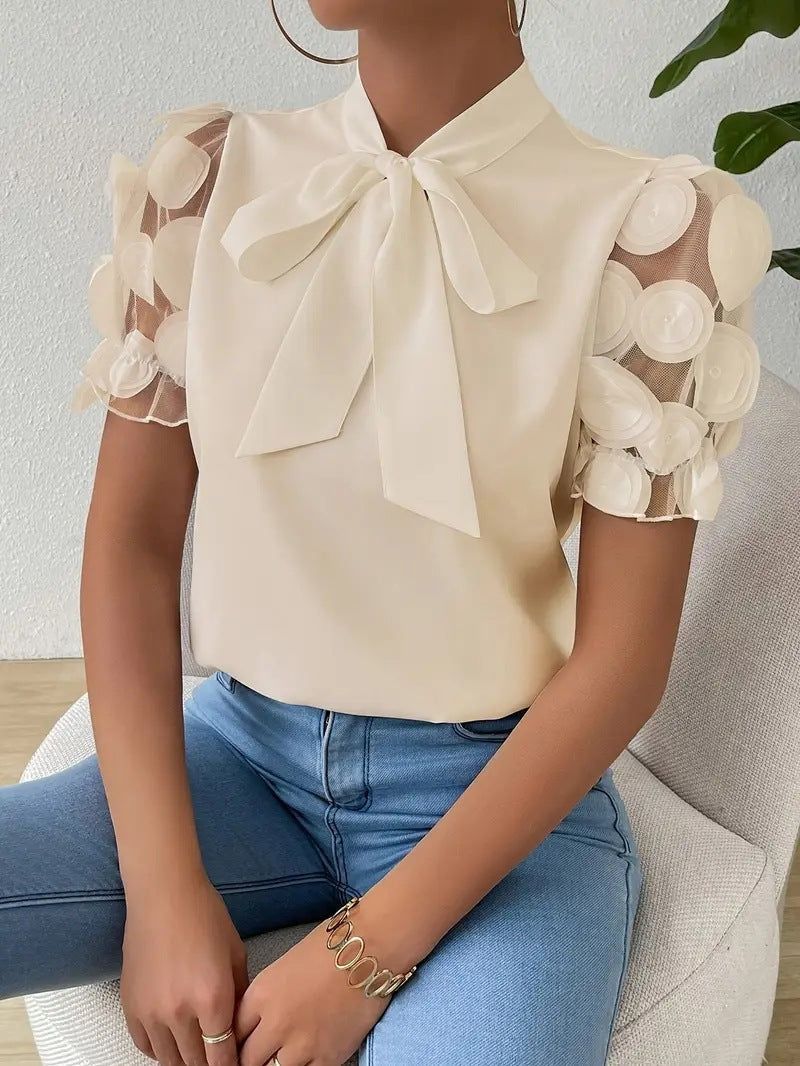 Cirelle - Effen kanten zomerblouse met strik en korte mouwen