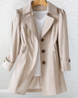 Gavryxa - Vrouwelijke vintage trenchcoat met getailleerde snit voor het midden van het seizoen