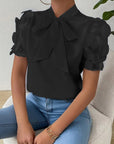 Cirelle - Effen kanten zomerblouse met strik en korte mouwen