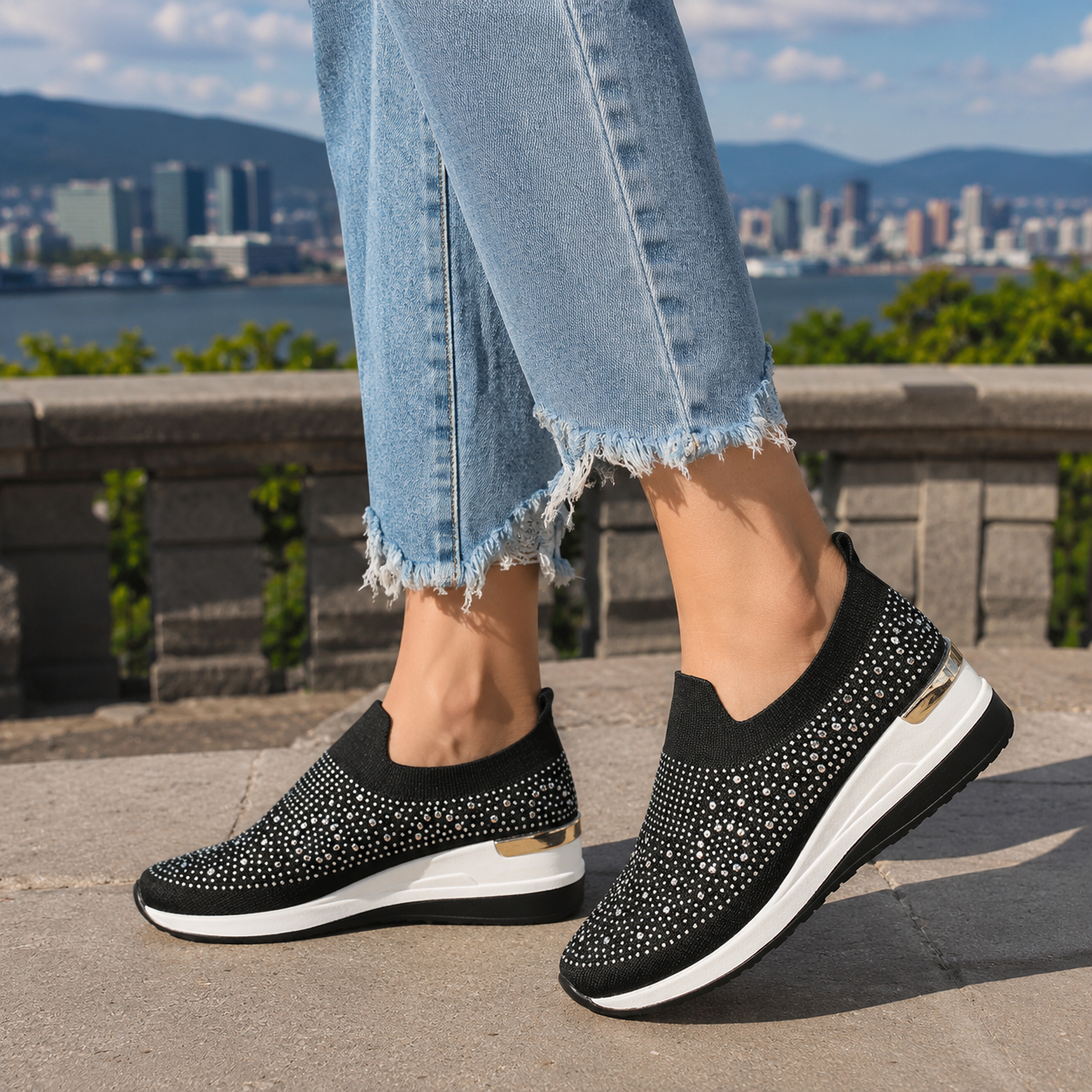 Azelisse - Dames instappers met strass en plateauzool