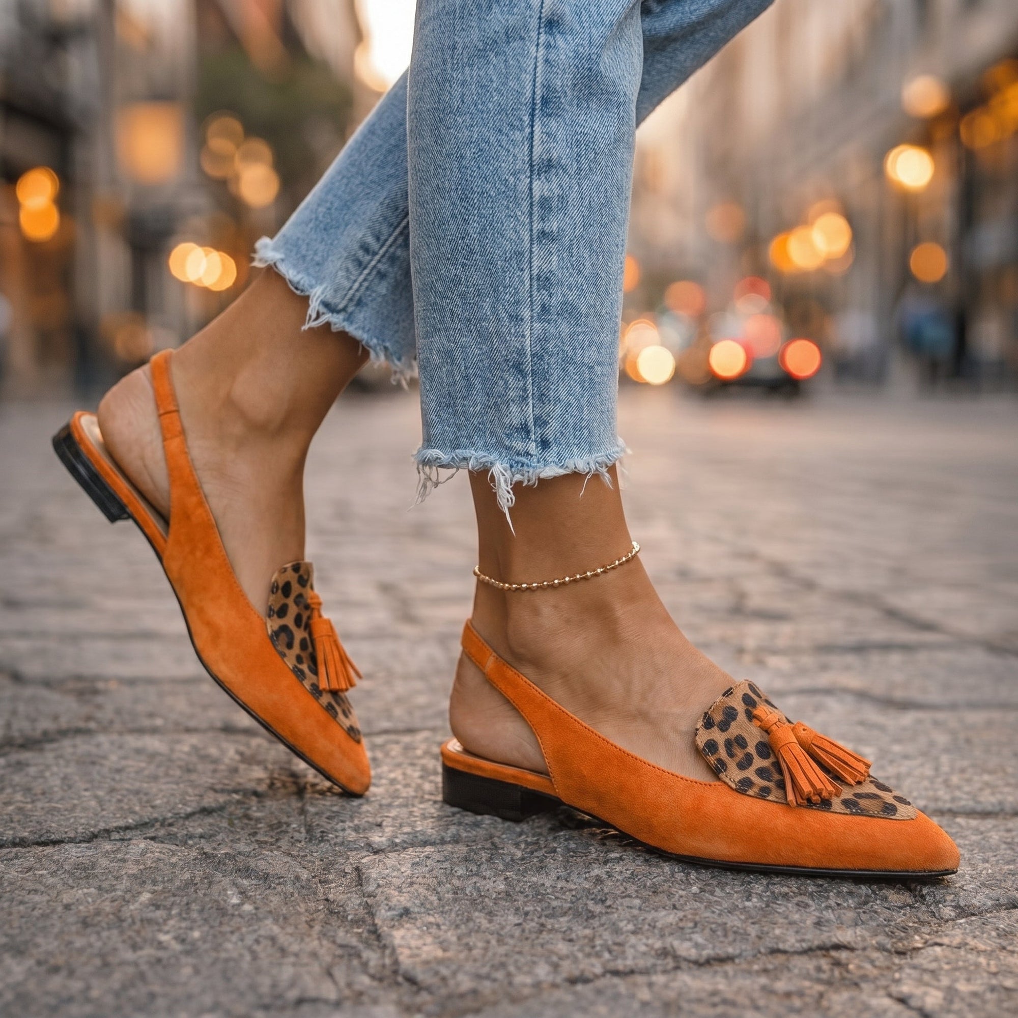 Nexoria - Elegante bicolor damesmules met trendy pompons