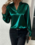 Mariselora - Elegante Satijnen Blouse met Vrouwelijke Drapé Hals