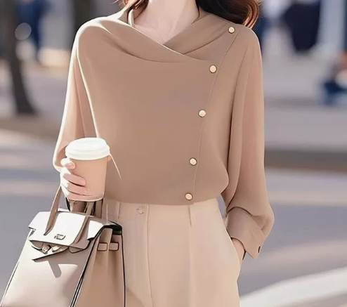 Isavellora - Elegante Drapé Trui met Gouden Knopen