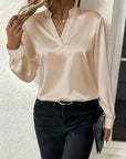Mariselora - Elegante Satijnen Blouse met Vrouwelijke Drapé Hals