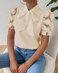 Cirelle - Effen kanten zomerblouse met strik en korte mouwen