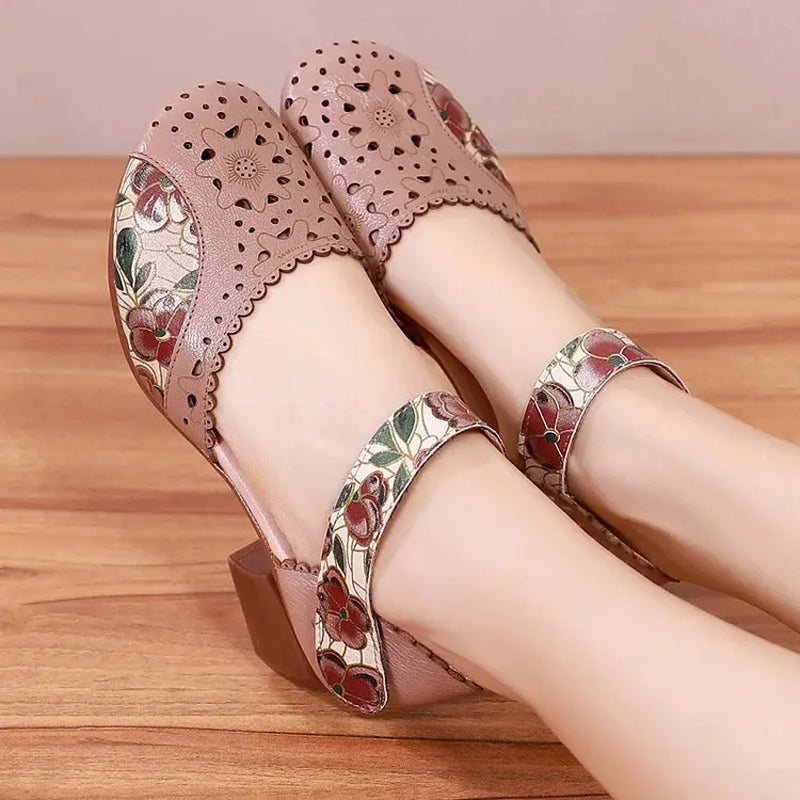 Sylvexa - Dames schoenen met blokhak geperforeerd leer klittenband bloemmotief