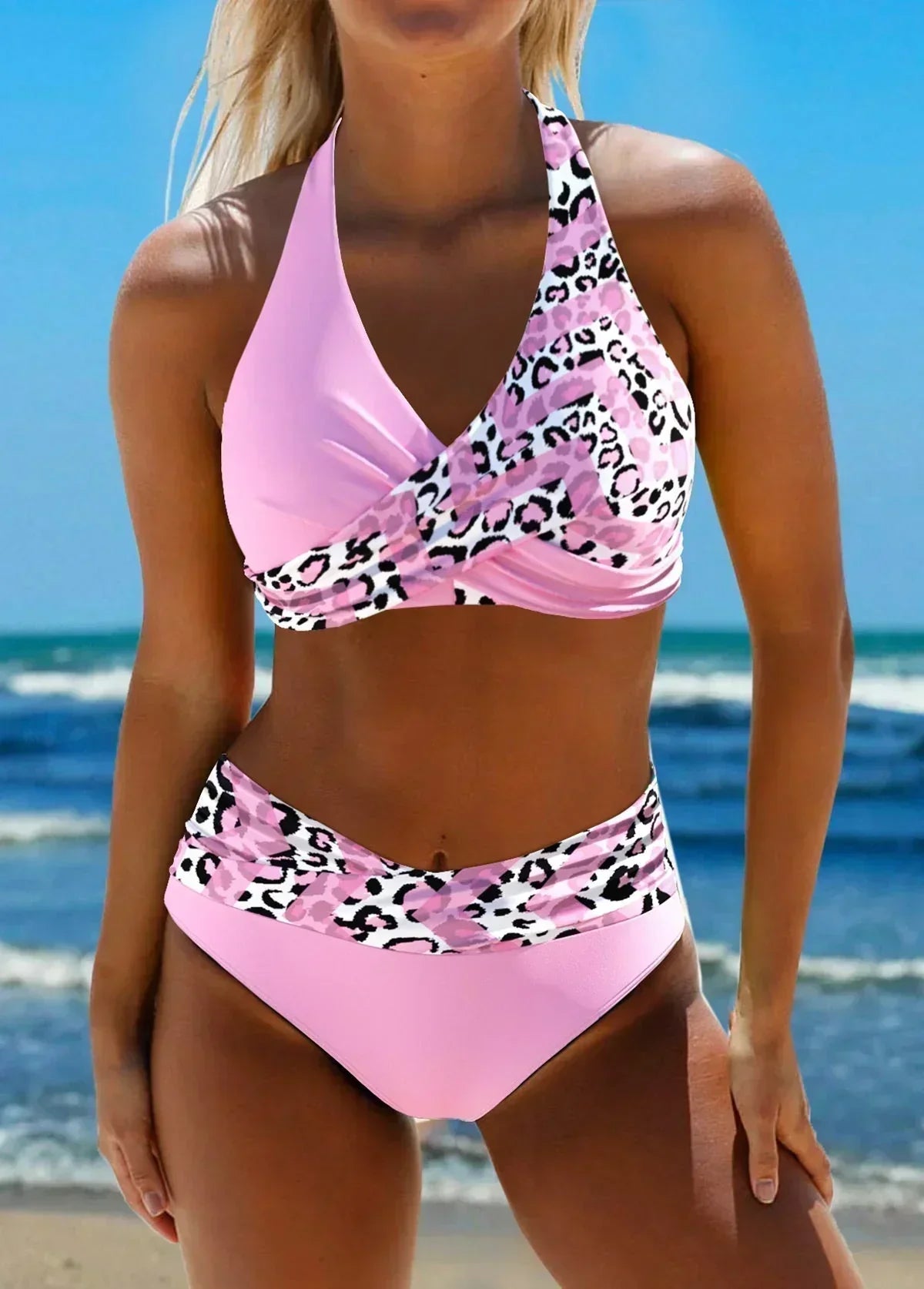 Elnora Kruis-Bikini – Verfijnde kruisdetails voor een elegante strandlook